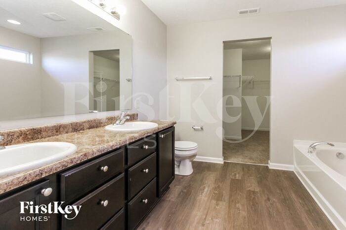 Building Photo - 884 Blue Ash Trail