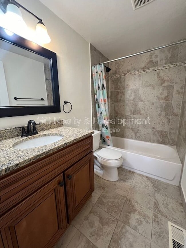 Building Photo - 37 Tonset Ct