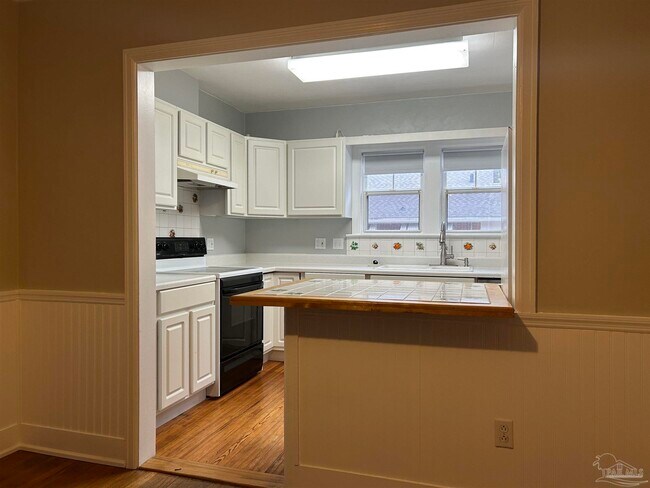 Building Photo - 1701 E Bobe St