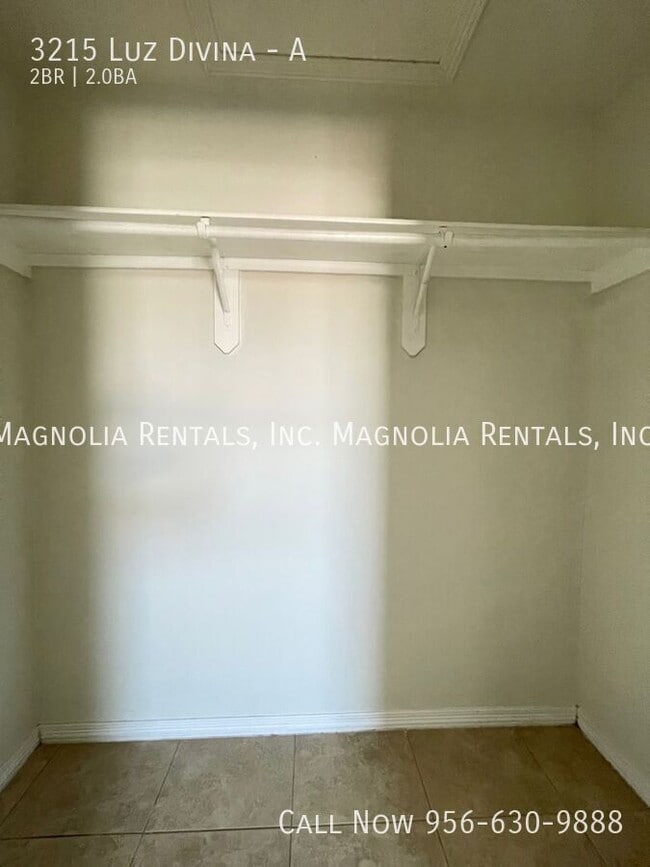 Building Photo - 3215 Luz Divina St