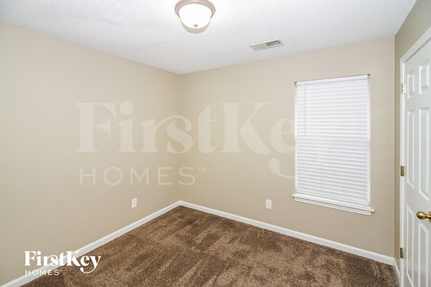 Building Photo - 10148 Cross Valley Dr