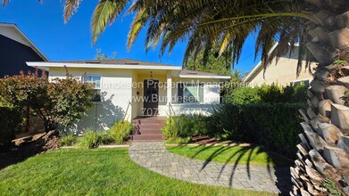 Building Photo - Charming Mid-Century Bungalow & Updated Co...