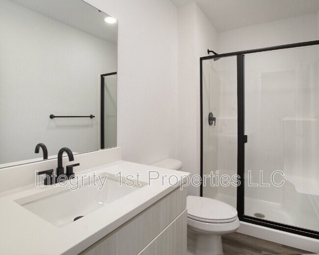 Building Photo - 8827 N Helena Ave