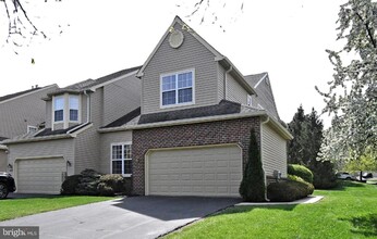 Building Photo - 235 Pinecrest Ln