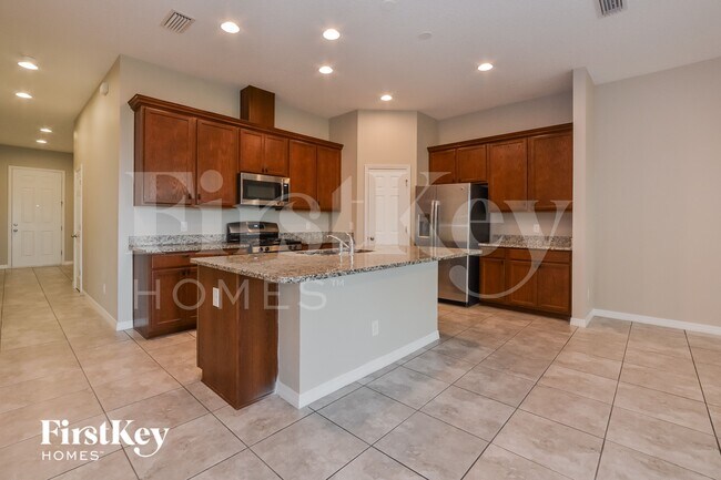 Building Photo - 824 Grand Hilltop Dr