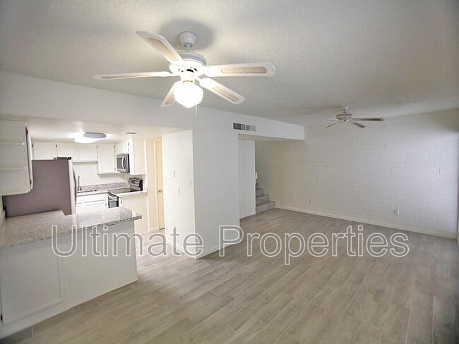 Building Photo - 1734 W Tuckey Ln