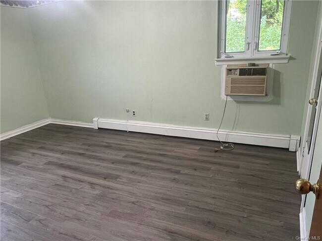 Building Photo - 548 Westfield Dr