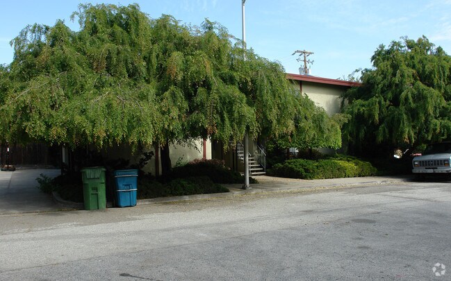 Building Photo - 603 Woodside Way