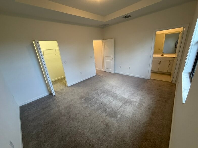 Building Photo - 21001 NE 8th Ave