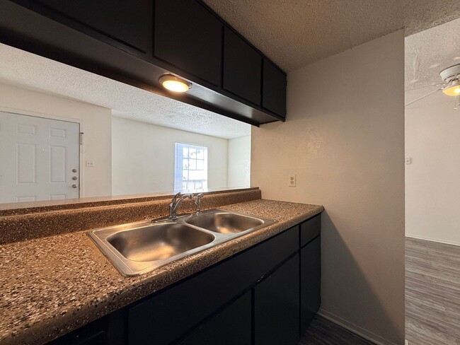 Building Photo - SECTION 8/HUD ACCEPTED - AVAILABLE NOW!