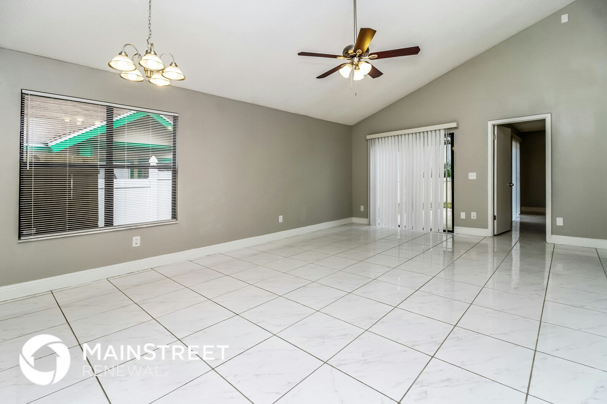 Building Photo - 609 Conure St