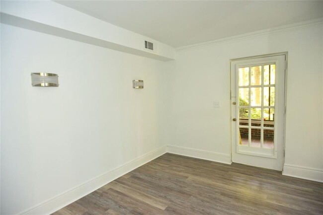 Building Photo - 509 Claire Dr NE