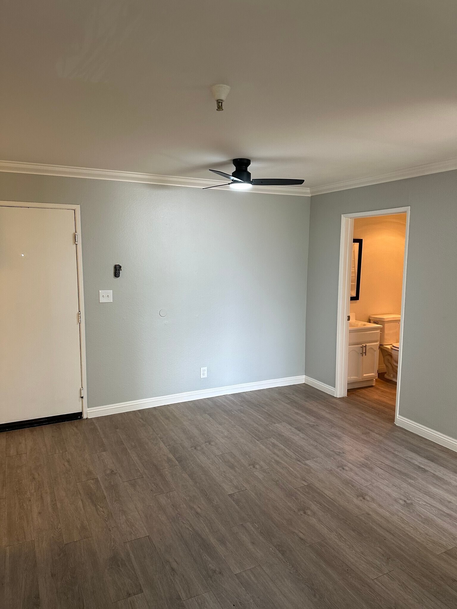 Building Photo - 5811 Tujunga Ave