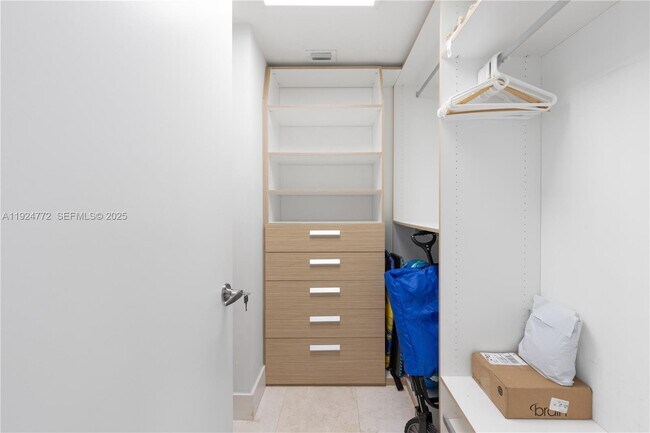 Building Photo - 2711 S Ocean Dr