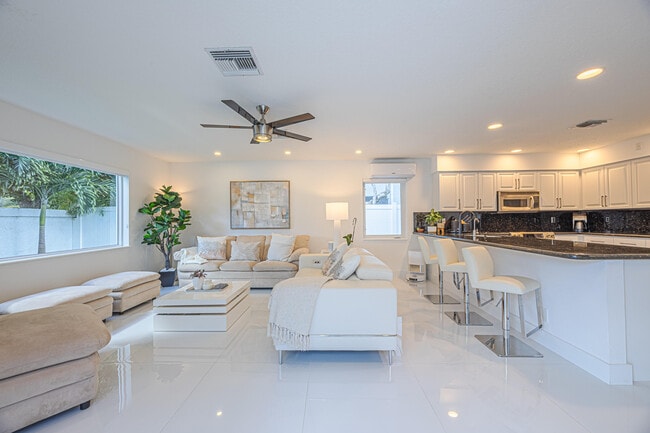 Building Photo - 23246 L'Ermitage Cir