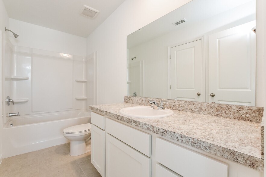Building Photo - 2061 Hemingway Cir