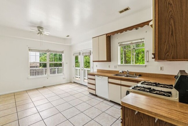 Building Photo - 45808 Meadowlark Dr