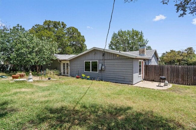 Building Photo - 2106 Allred Dr