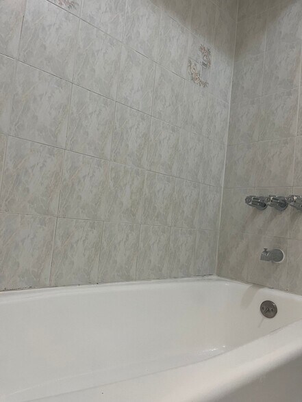 Building Photo - 93 W 33rd St