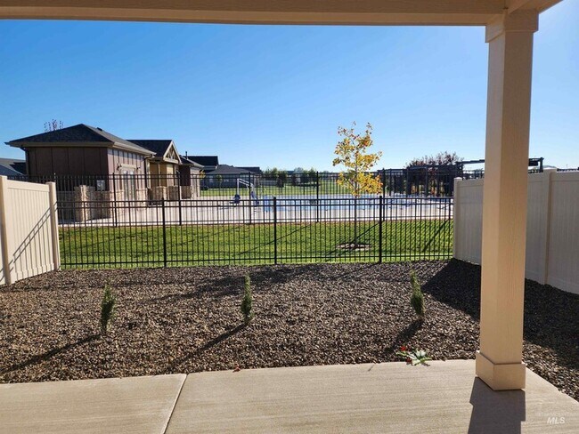 Primary Photo - 350 N Lagrasse Ln