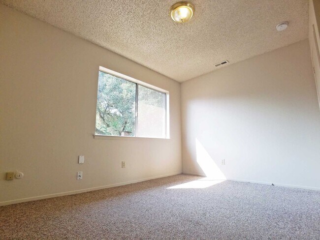 Building Photo - 17 Jolley Way