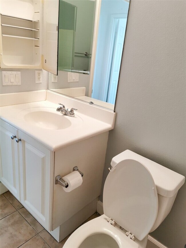 Building Photo - 1318 Swan Loop S