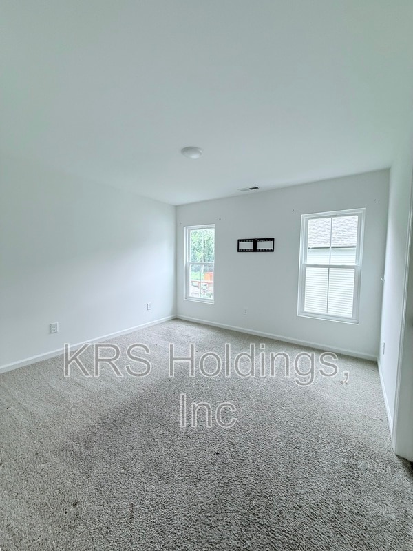 Building Photo - 1420 Maplewood Dr