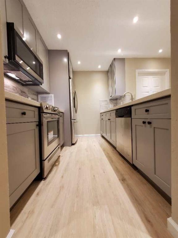 Building Photo - 2830 S Bartell Dr