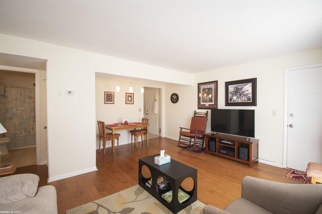 Building Photo - 2 Bed Apartment in Blacksburg With Some Ut...
