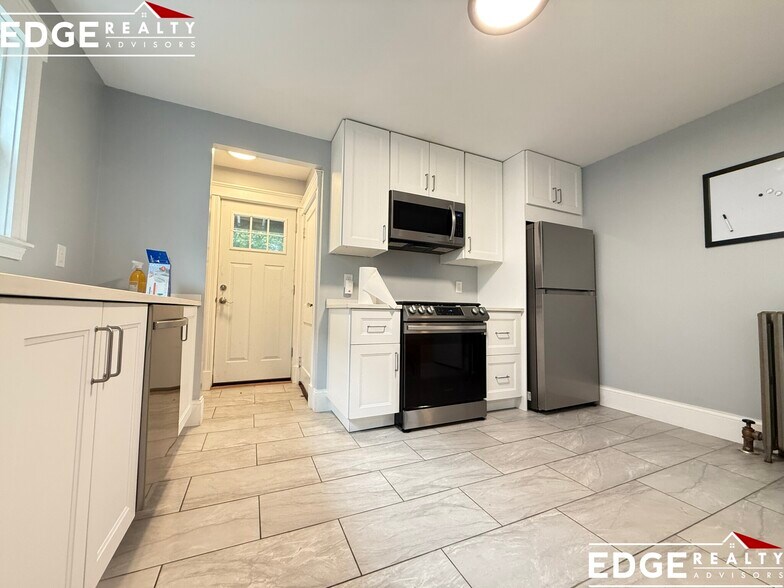 Building Photo - 9 Brooksdale Rd