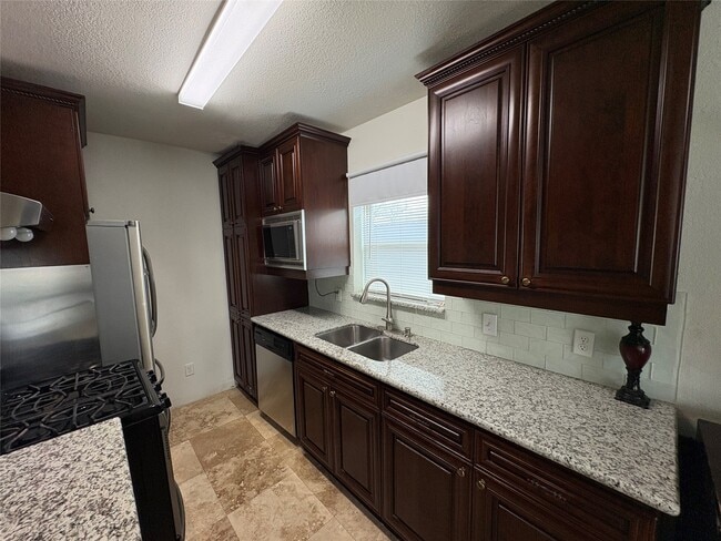 Building Photo - 6722 Underhill St