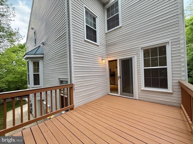 Building Photo - 8 Diamond Hill Ct