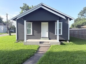 Building Photo - 1401 Edison St
