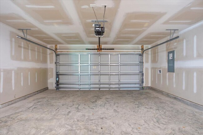 Building Photo - 23 Cedar Creek Ln
