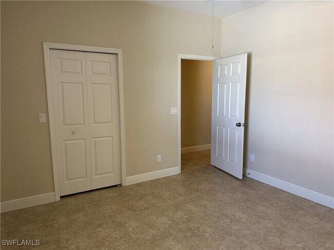 Building Photo - 1711 SW 45th St