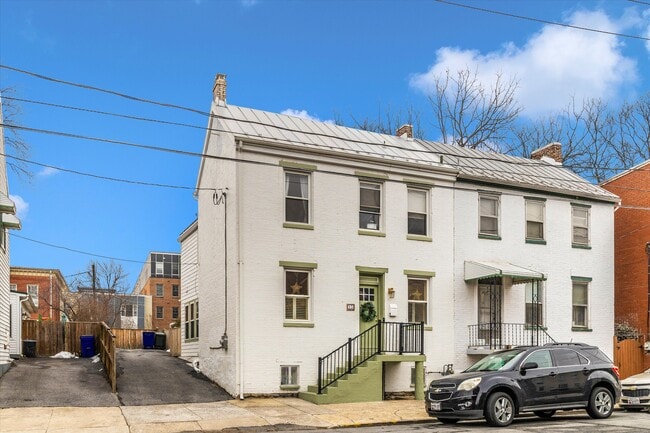 Building Photo - 15 E 5th St