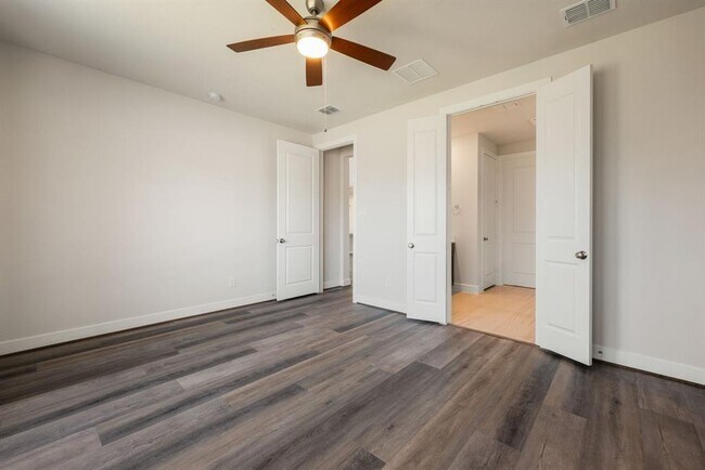 Building Photo - 20914 Kadefield Dr
