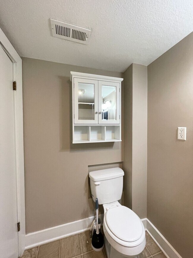 Building Photo - Cute 3 Bed 1 Bath McPherson Home in Good Neighborhood