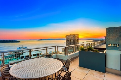 Building Photo - Cristalla - 2 bedrooms + den
