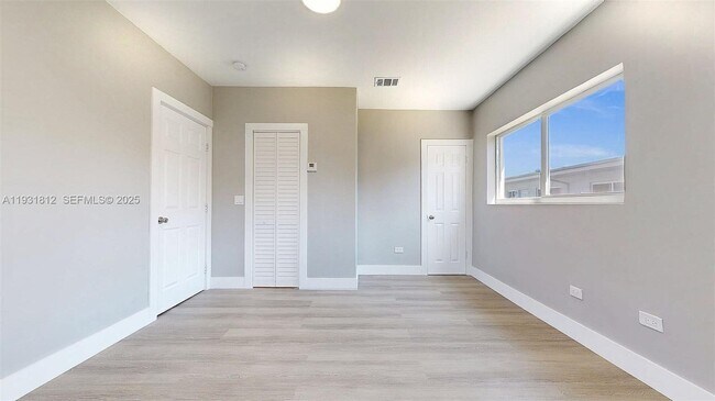 Building Photo - 74 W 15th St