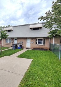 Building Photo - *Recently Updated 2BD/1.5BA Townhouse Available for Rent in West Mifflin*