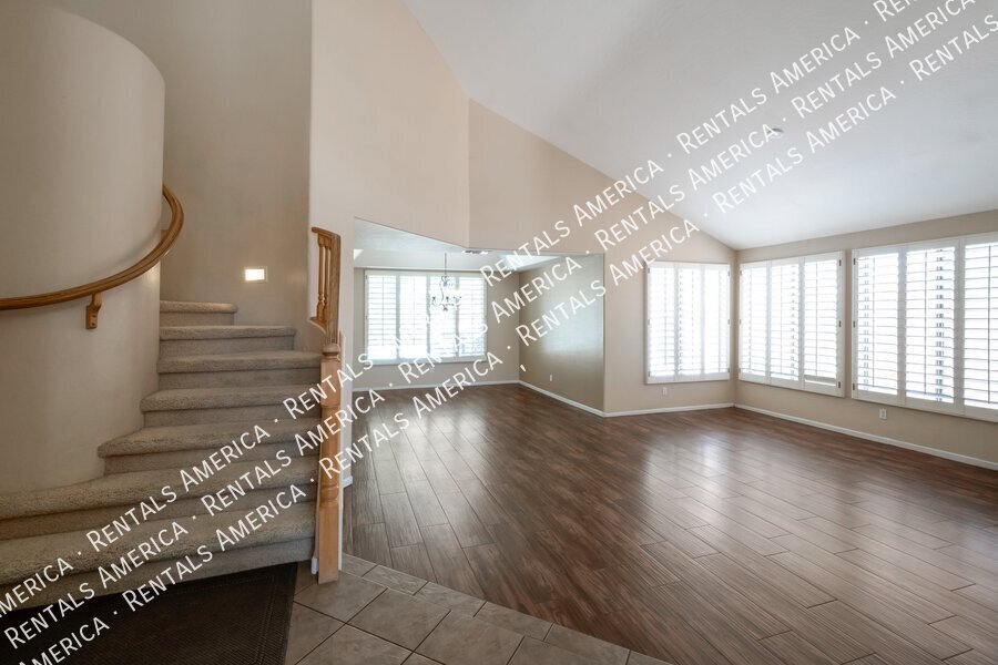 Building Photo - 2682 S Beverly Pl