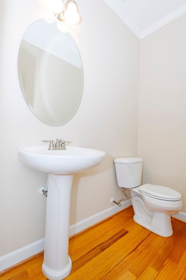 Building Photo - Charming Townhome in the Heart of Wake Forest!