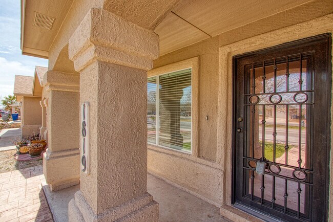 Building Photo - 1819 Shreya St