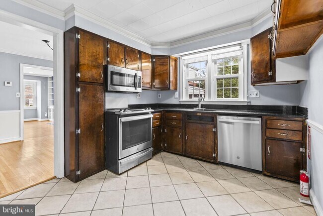 Building Photo - 4 E Franklin Ave