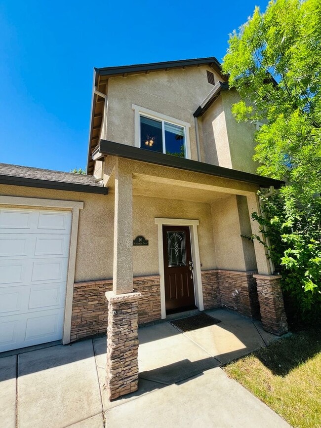 Building Photo - Available Soon! Beautiful House on a Cul-De-Sac