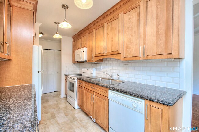 Building Photo - 109 Southport Woods Drive