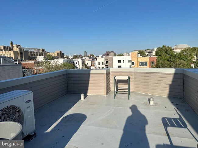 Building Photo - 1210 N Taylor St