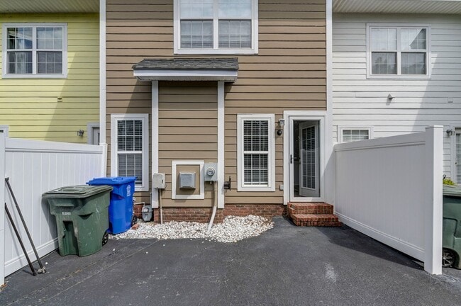 Building Photo - 302 Hampton Forest Drive