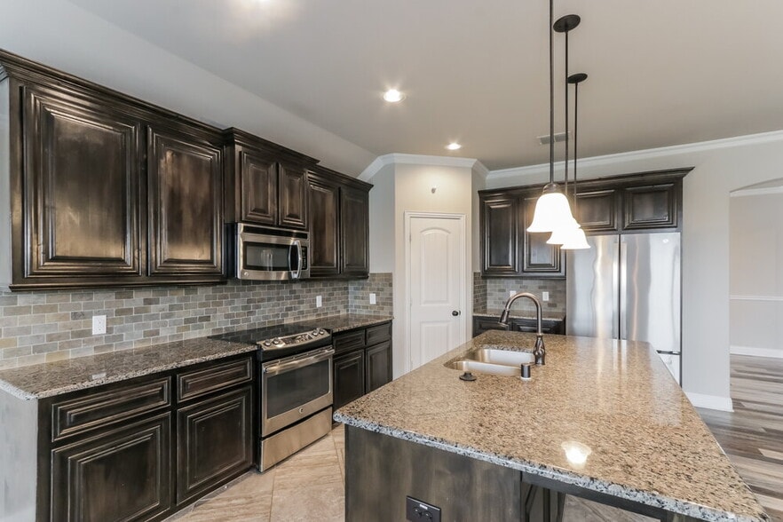 Building Photo - 1304 River Oak Ln